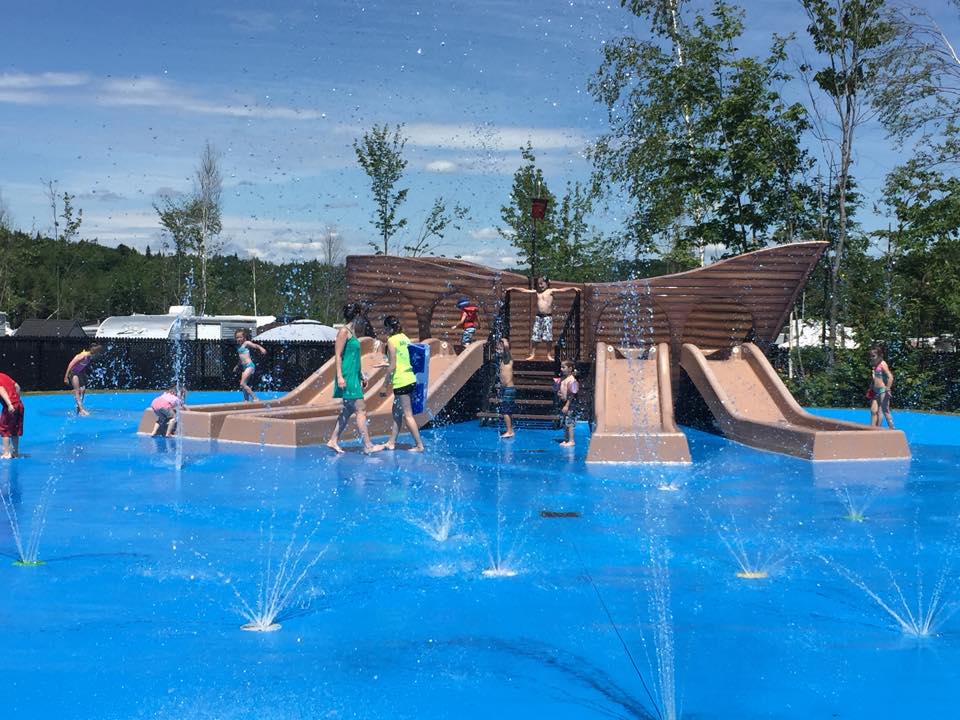 http://www.familycampgrounds.ca/wp-content/uploads/2016/12/jeux-deau-parc-aquatique-atlantide-3.jpg