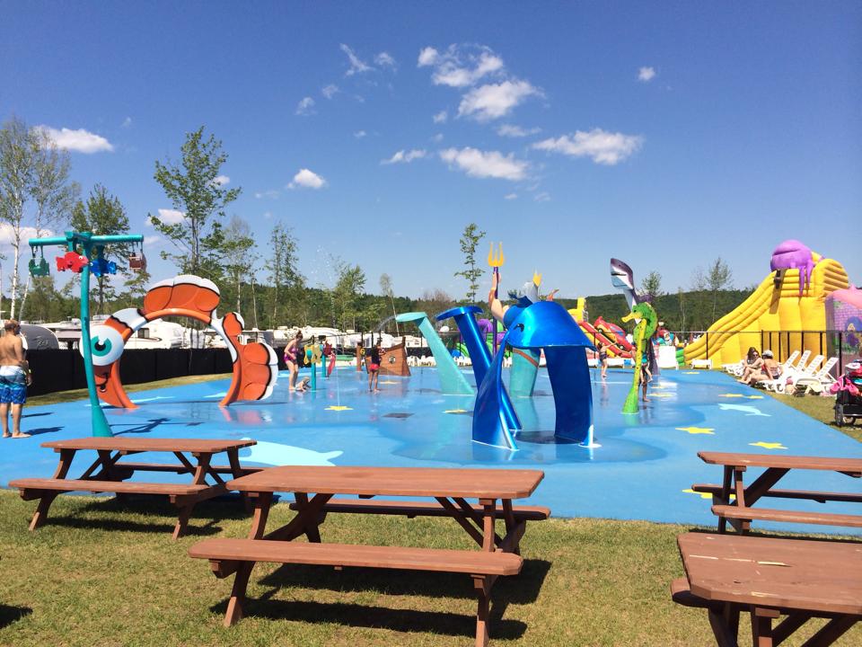 http://www.familycampgrounds.ca/wp-content/uploads/2016/12/jeux-deau-parc-aquatique-atlantide.jpeg