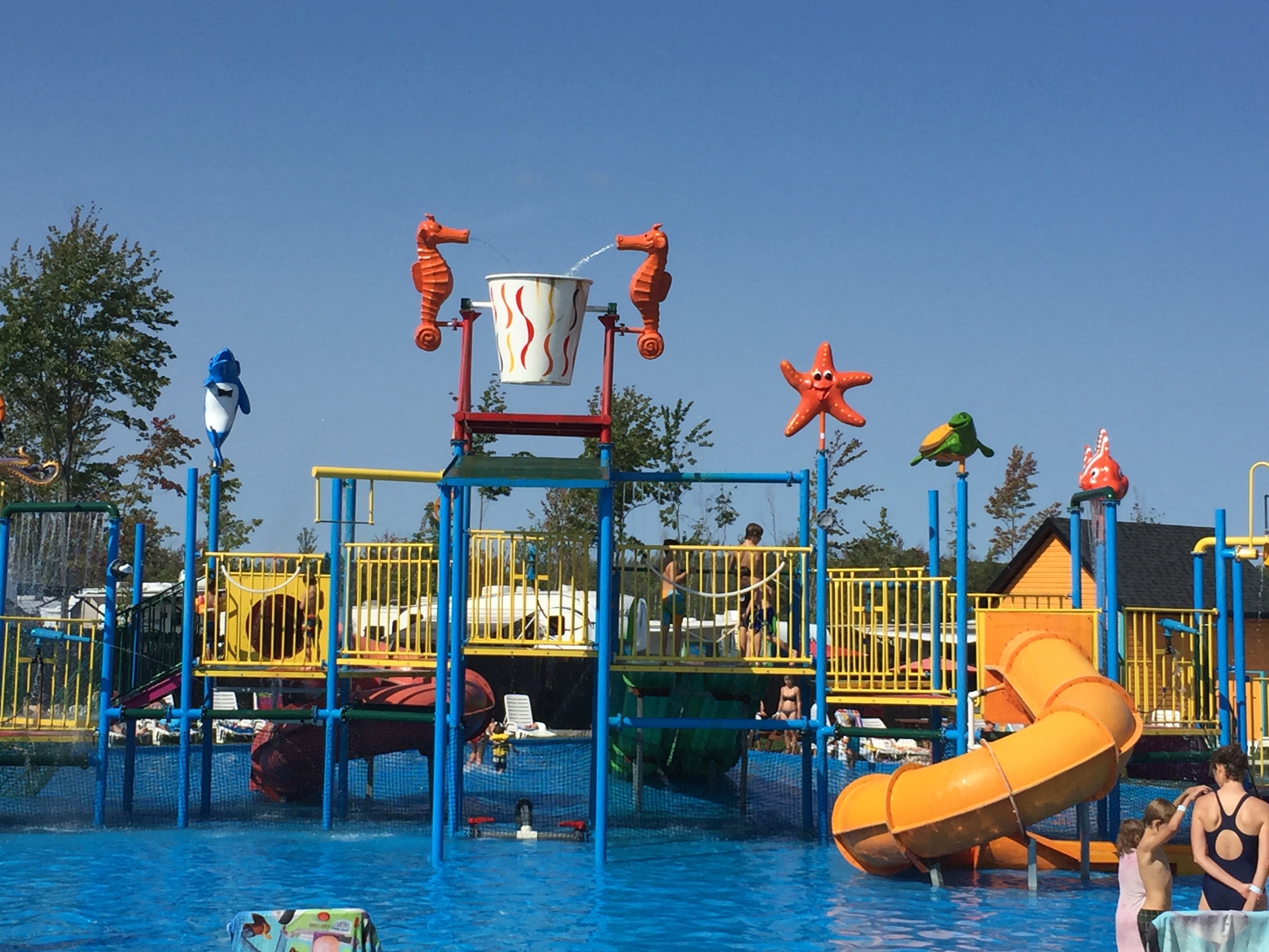 http://www.familycampgrounds.ca/wp-content/uploads/2016/12/parc-aquatique-atlantide-jeux-deau-.jpg