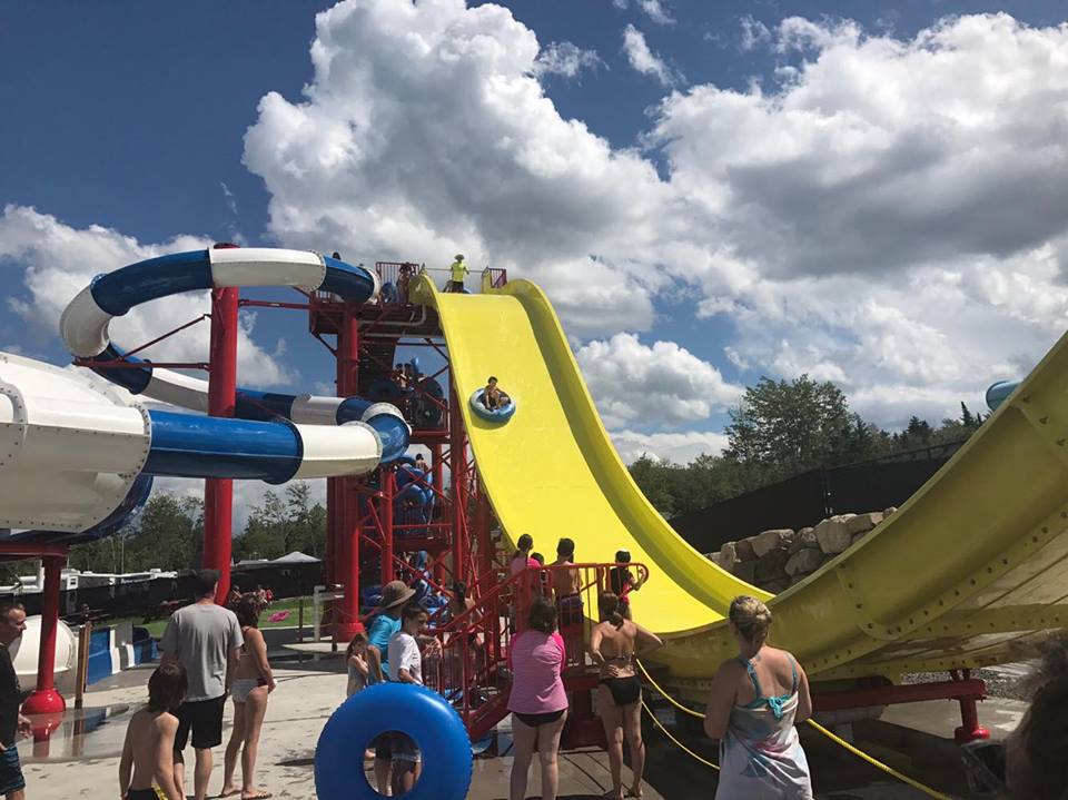 http://www.familycampgrounds.ca/wp-content/uploads/2017/06/glissades-eau-camping-atlantide-1.jpg