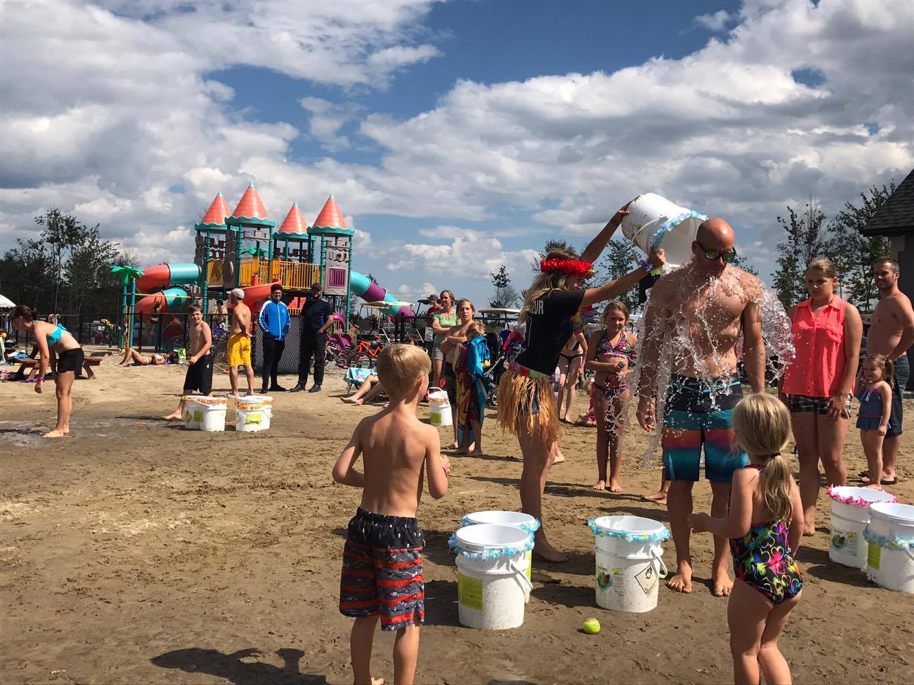 http://www.familycampgrounds.ca/wp-content/uploads/2017/08/beach-party-2017-complexe-atlantide-2.jpg