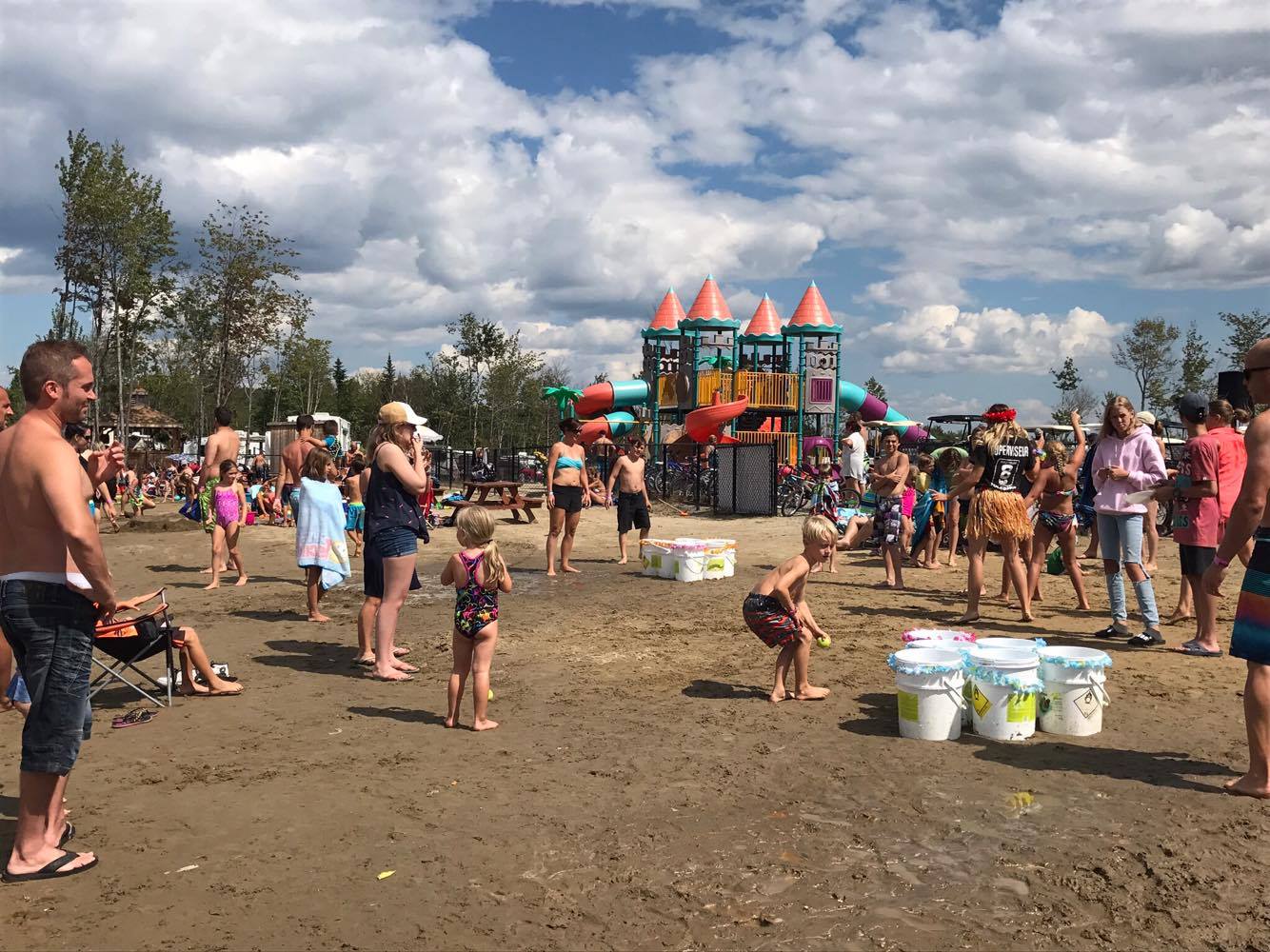 http://www.familycampgrounds.ca/wp-content/uploads/2017/08/beach-party-2017-complexe-atlantide-4.jpg