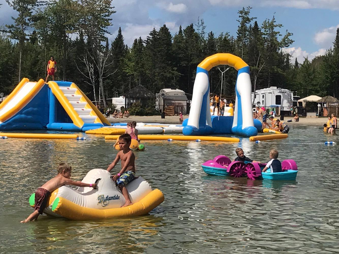 http://www.familycampgrounds.ca/wp-content/uploads/2017/08/beach-party-2017-complexe-atlantide-9.jpg