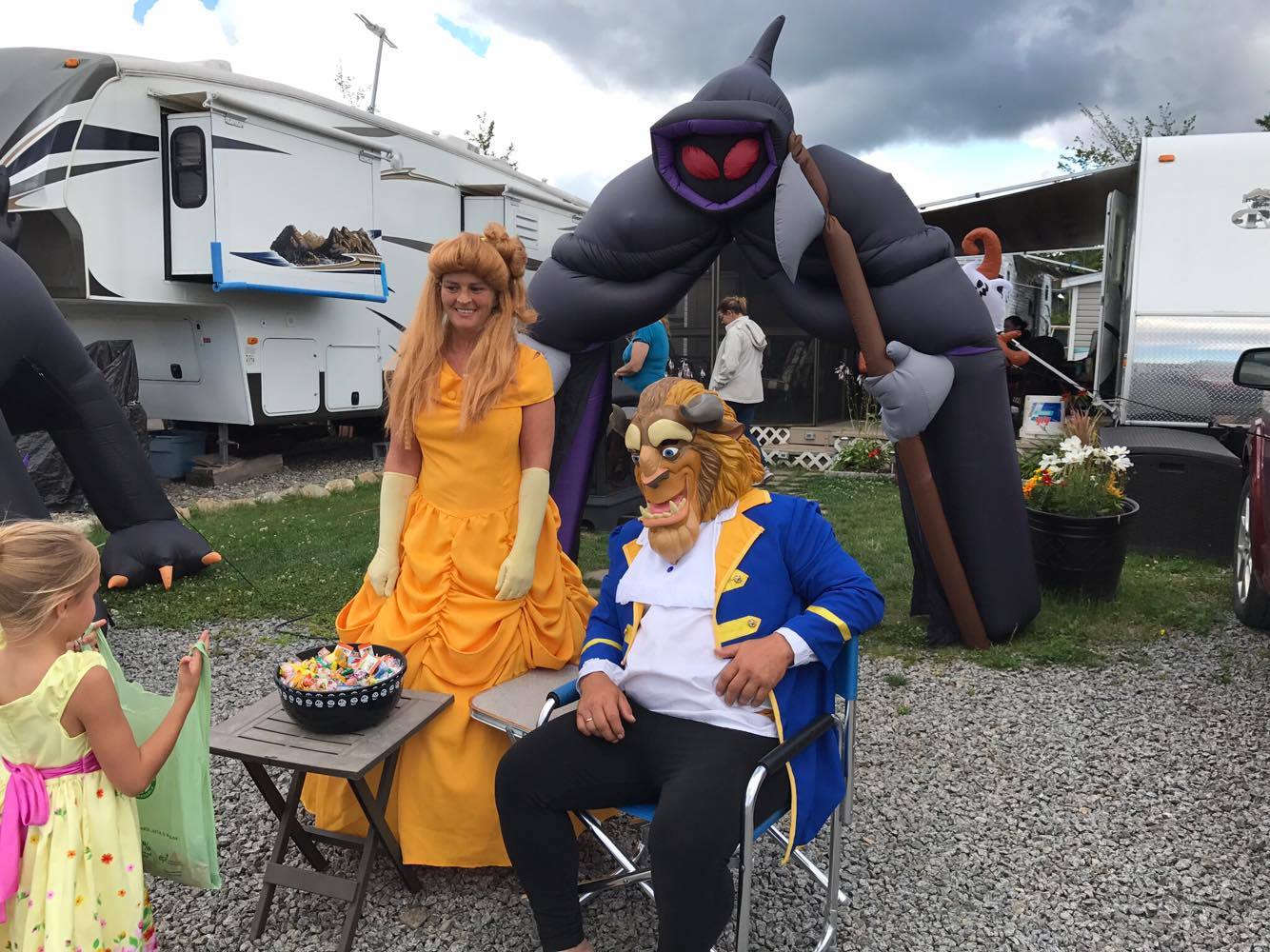 http://www.familycampgrounds.ca/wp-content/uploads/2017/08/halloween-2017-complexe-atlantide-10.jpg