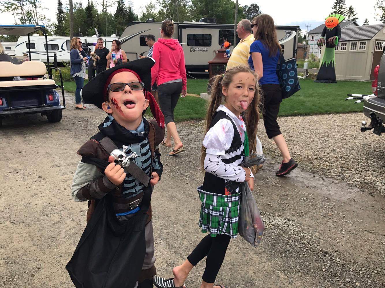 http://www.familycampgrounds.ca/wp-content/uploads/2017/08/halloween-2017-complexe-atlantide-111.jpg