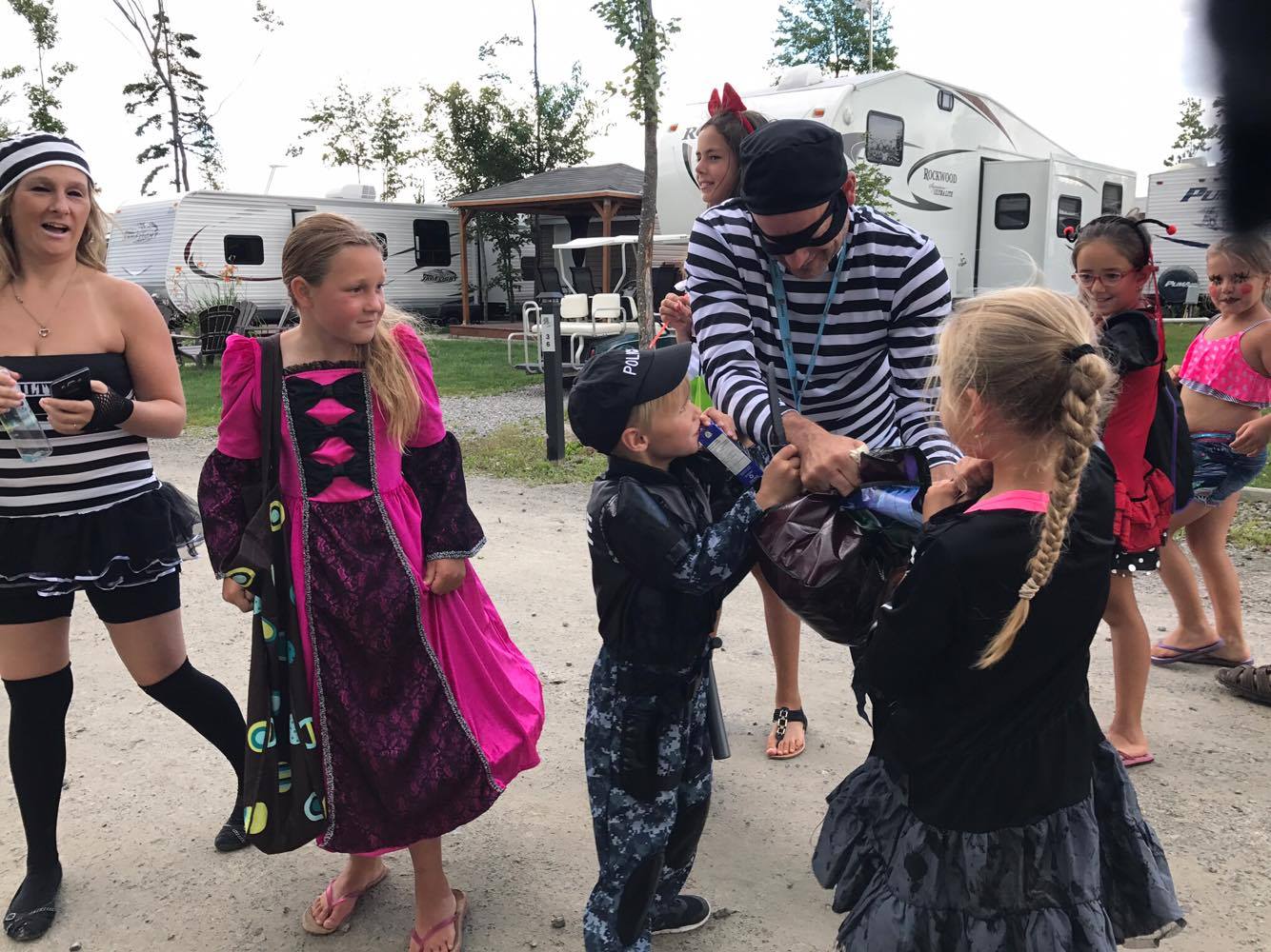 http://www.familycampgrounds.ca/wp-content/uploads/2017/08/halloween-2017-complexe-atlantide-17.jpg