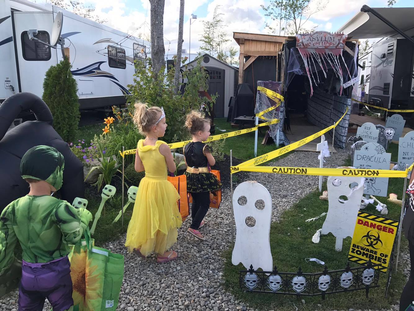 http://www.familycampgrounds.ca/wp-content/uploads/2017/08/halloween-2017-complexe-atlantide-3.jpg