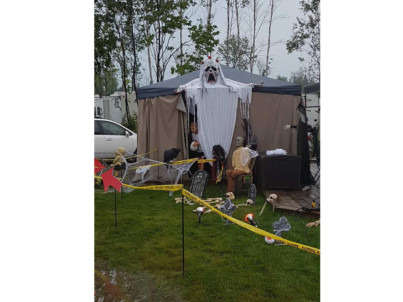 http://www.familycampgrounds.ca/wp-content/uploads/2017/08/halloween-2017-complexe-atlantide-302.jpg