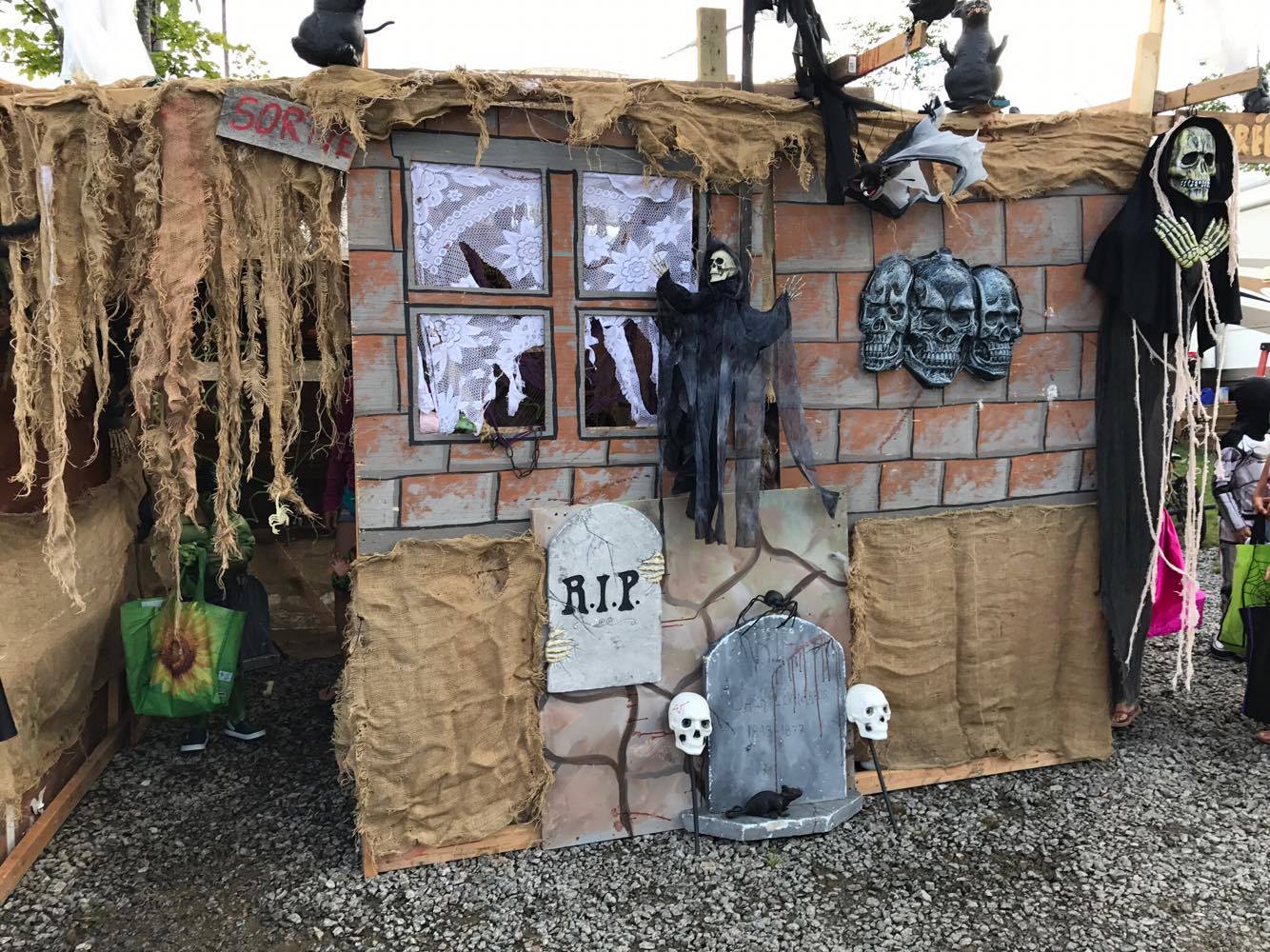 http://www.familycampgrounds.ca/wp-content/uploads/2017/08/halloween-2017-complexe-atlantide-7.jpg