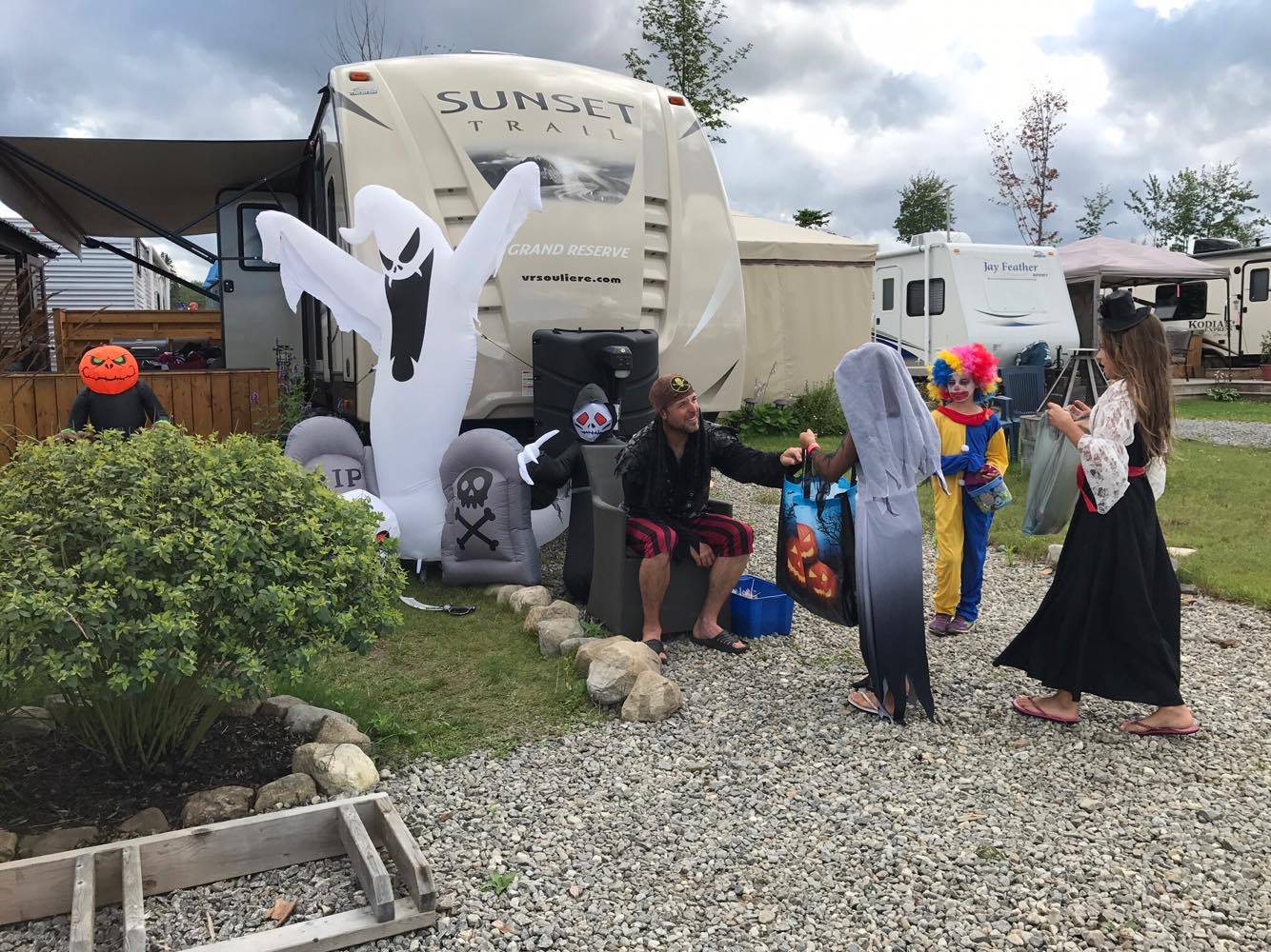 http://www.familycampgrounds.ca/wp-content/uploads/2017/08/halloween-2017-complexe-atlantide-9.jpg
