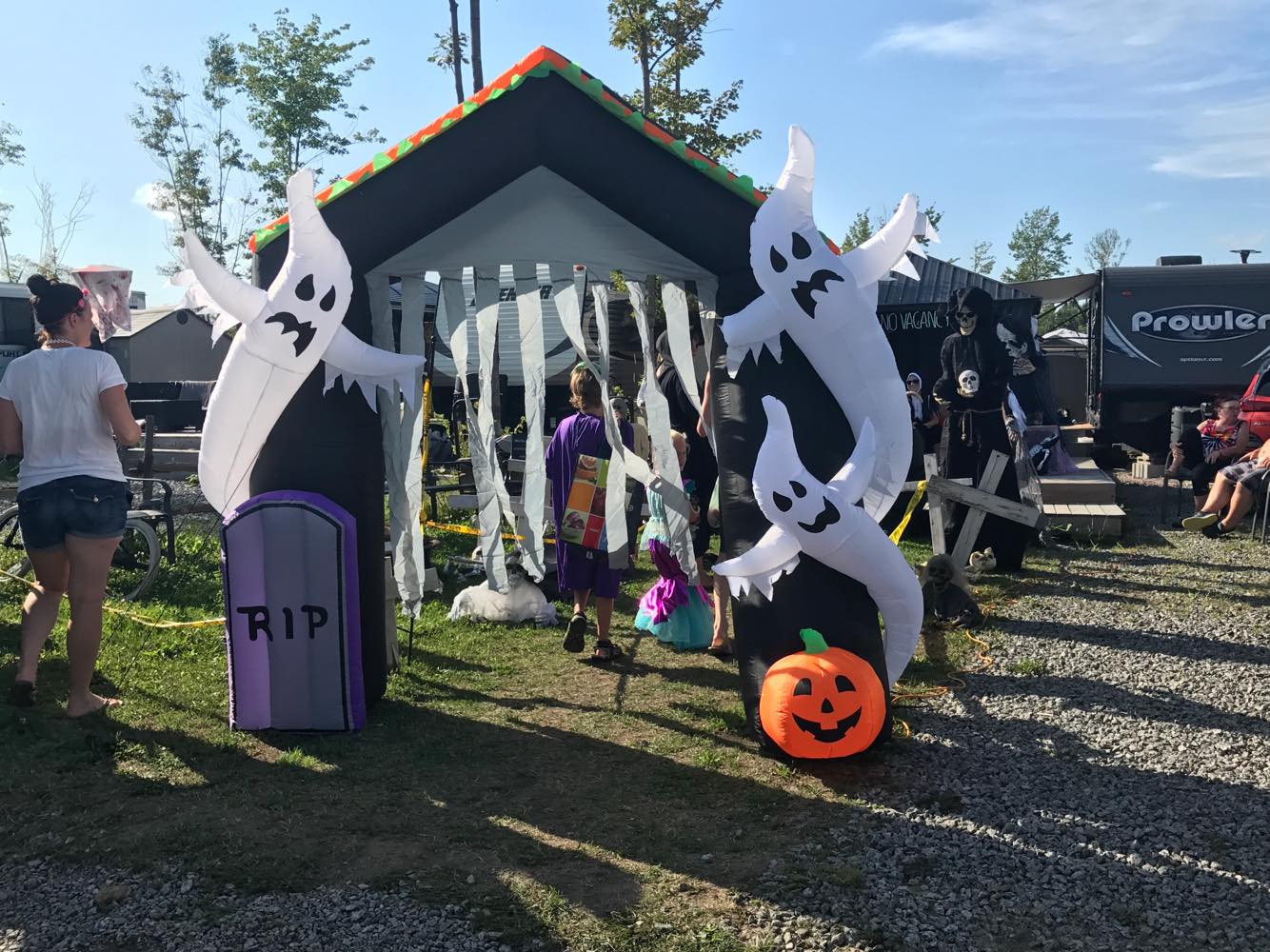 http://www.familycampgrounds.ca/wp-content/uploads/2018/08/halloween-complexe-atlantide-2018-7.jpg